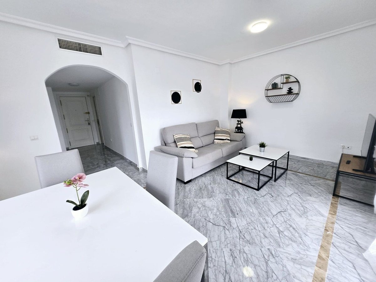 2 Bed Middle Floor Apartment in Nueva Andalucía