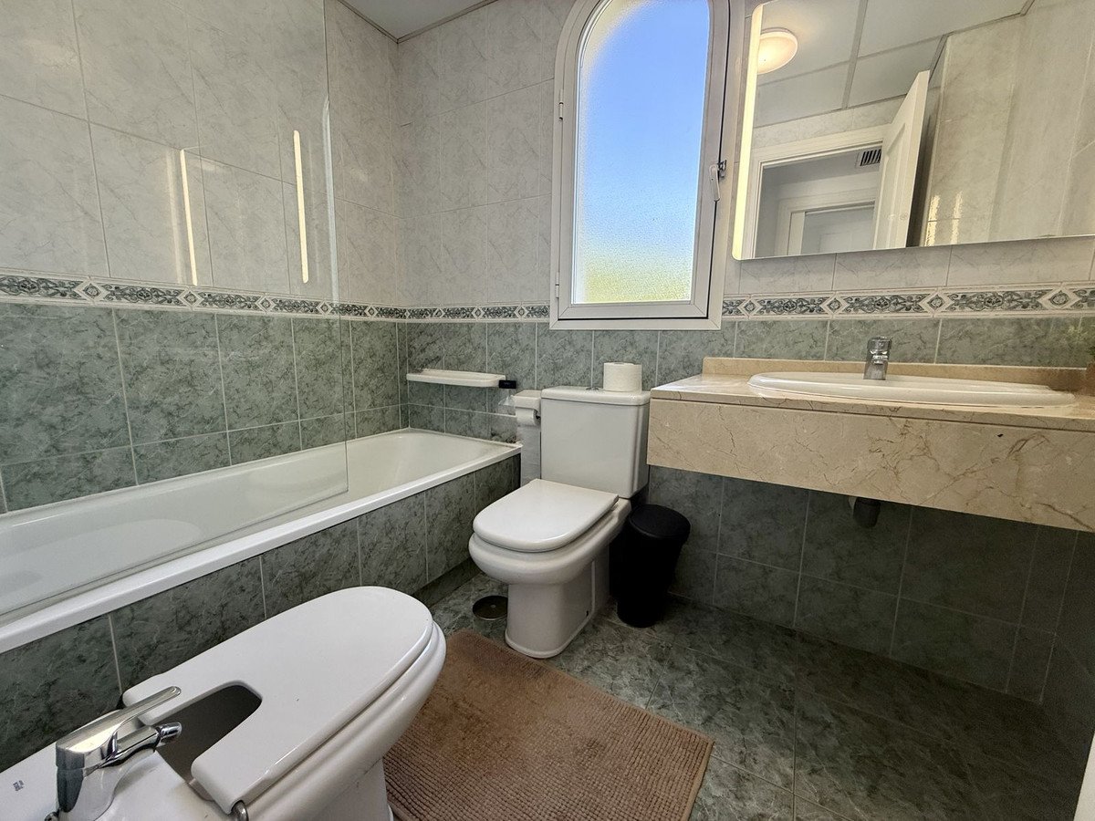 2 Bed Middle Floor Apartment in Nueva Andalucía