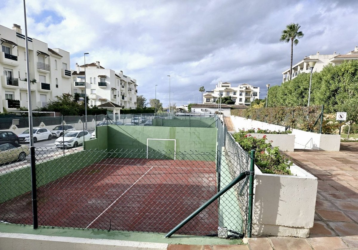 2 Bed Middle Floor Apartment in Nueva Andalucía