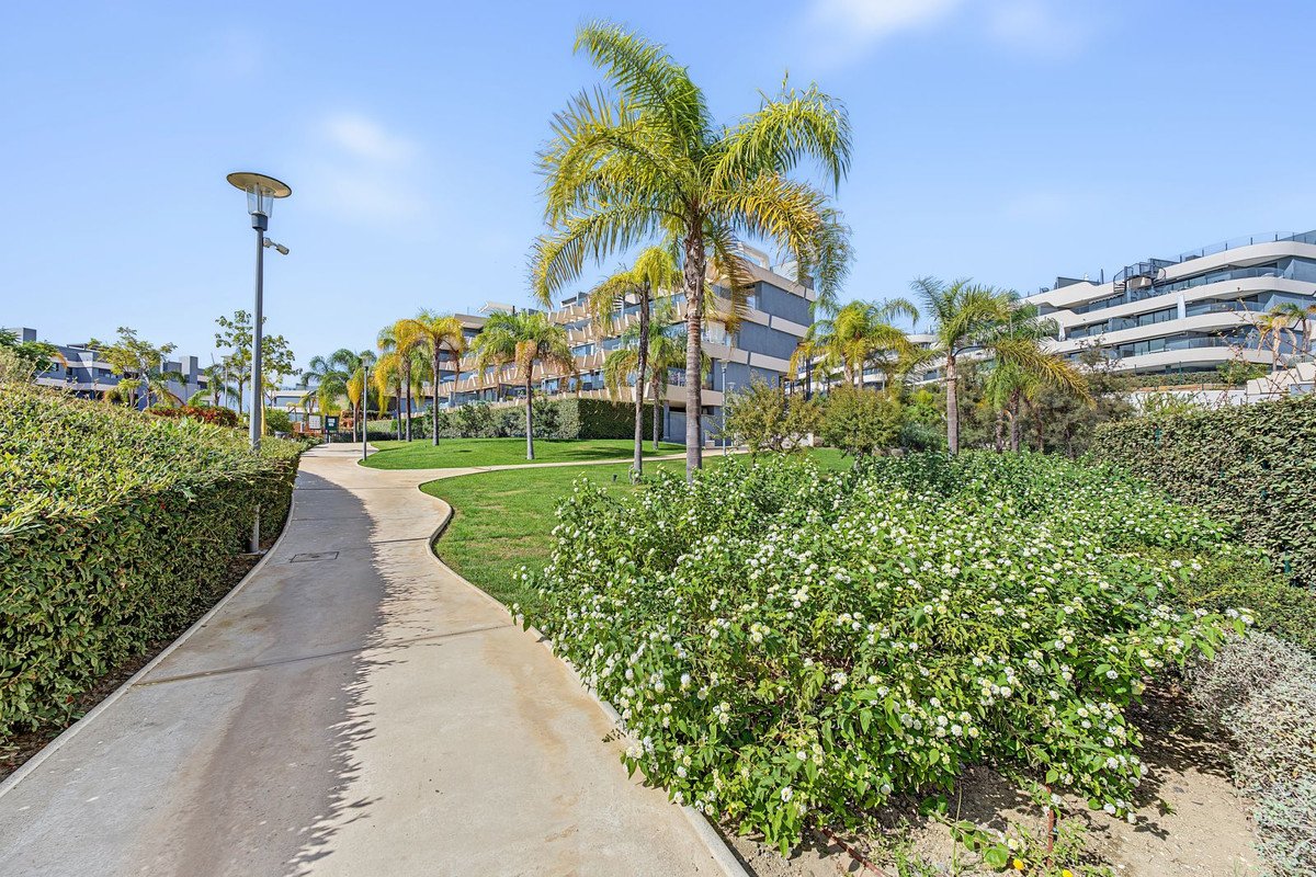 3 Bed Middle Floor Apartment in Selwo