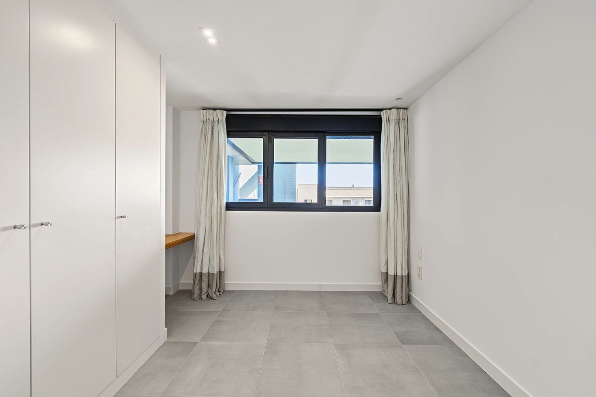3 Bed Middle Floor Apartment in Selwo