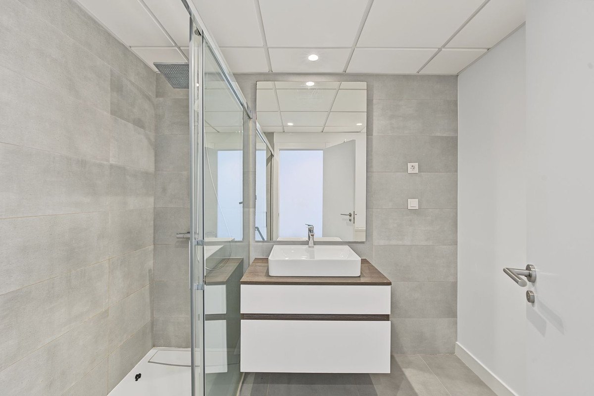 3 Bed Middle Floor Apartment in Selwo