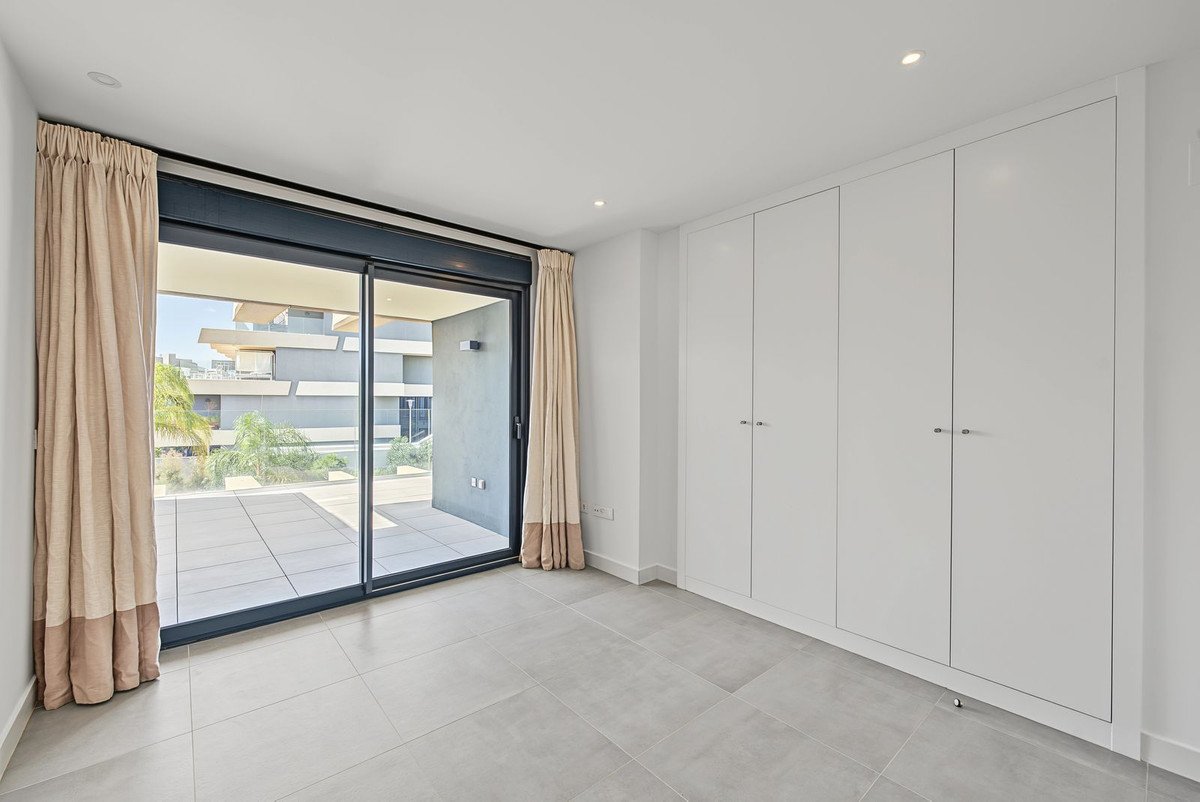 3 Bed Middle Floor Apartment in Selwo