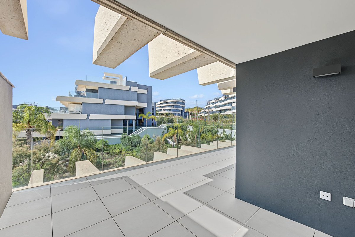 3 Bed Middle Floor Apartment in Selwo