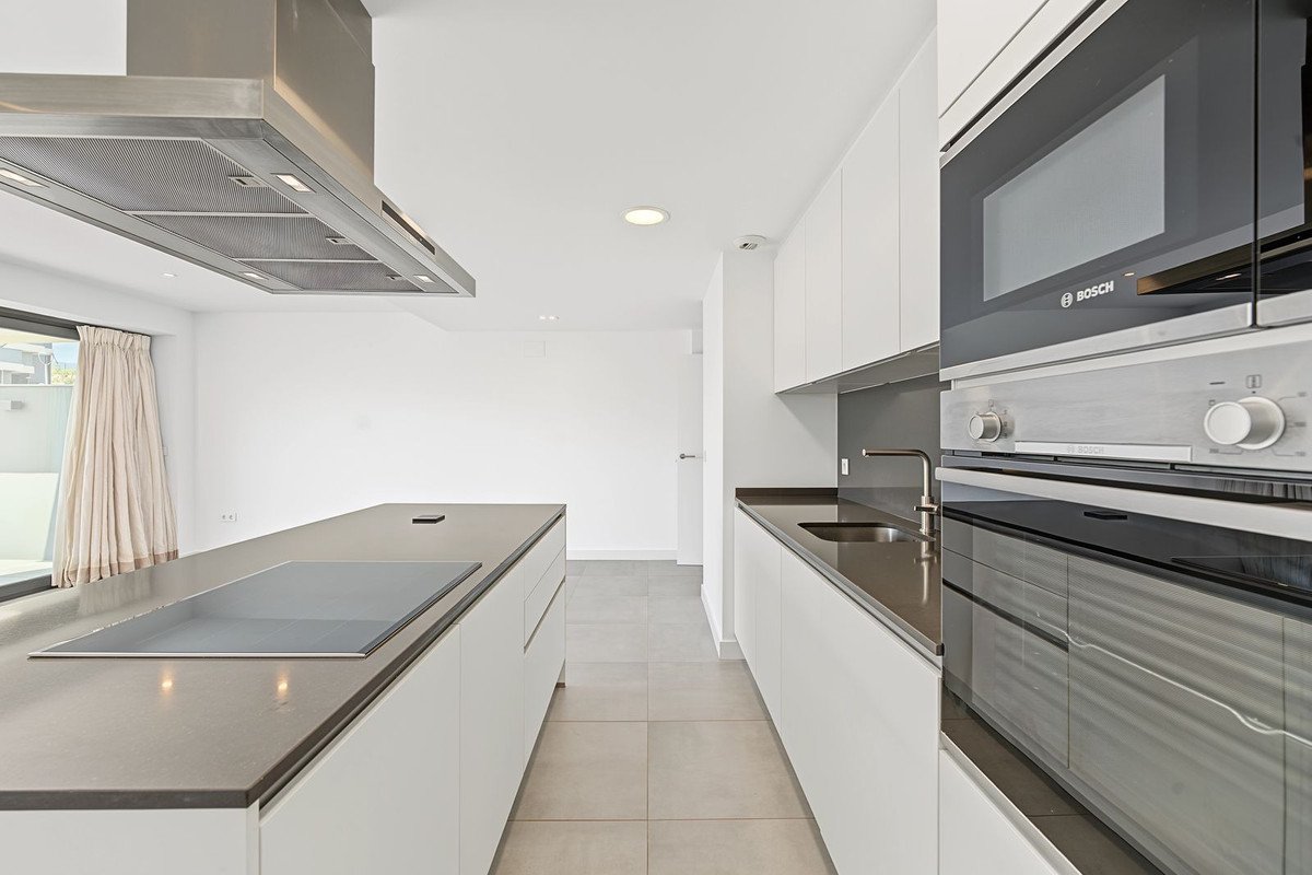 3 Bed Middle Floor Apartment in Selwo