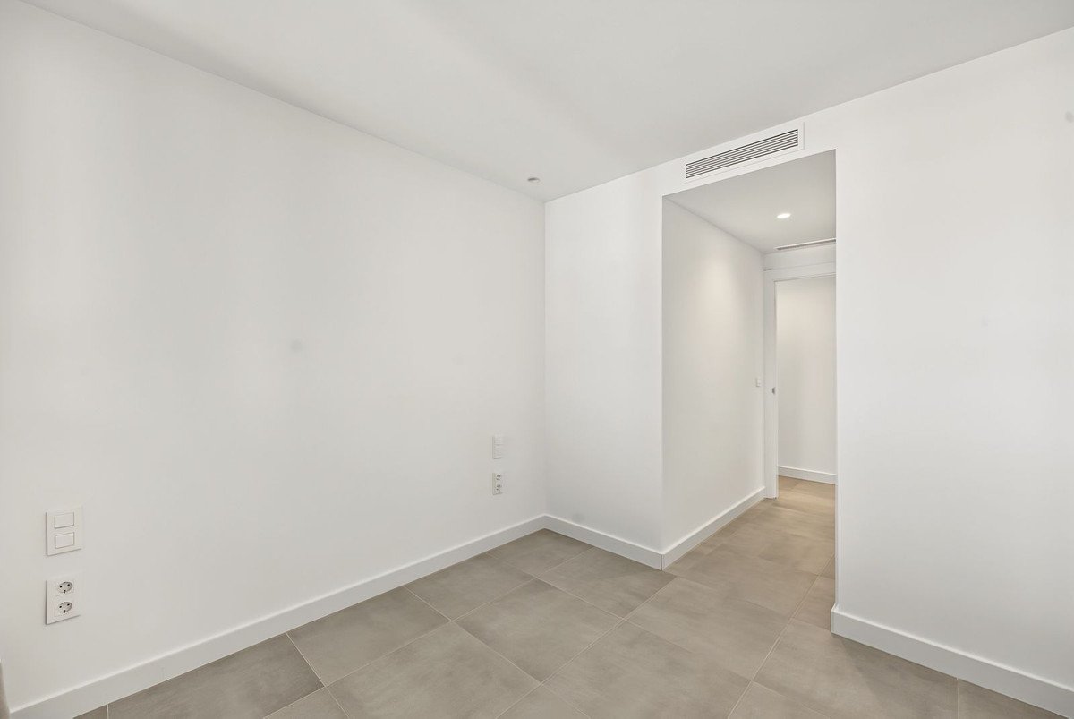 3 Bed Middle Floor Apartment in Selwo