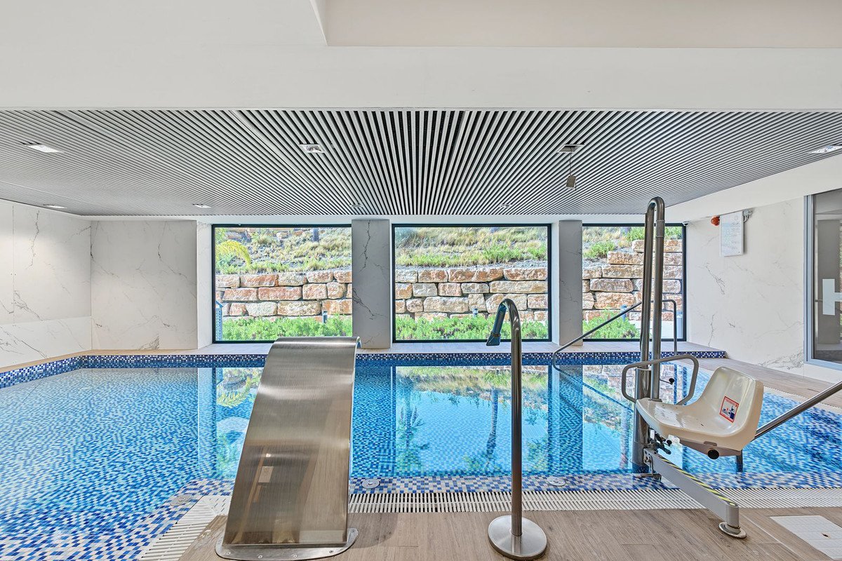 3 Bed Middle Floor Apartment in Selwo