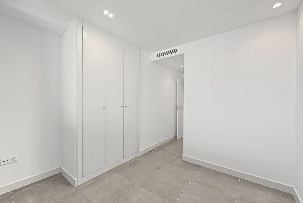 3 Bed Middle Floor Apartment in Selwo