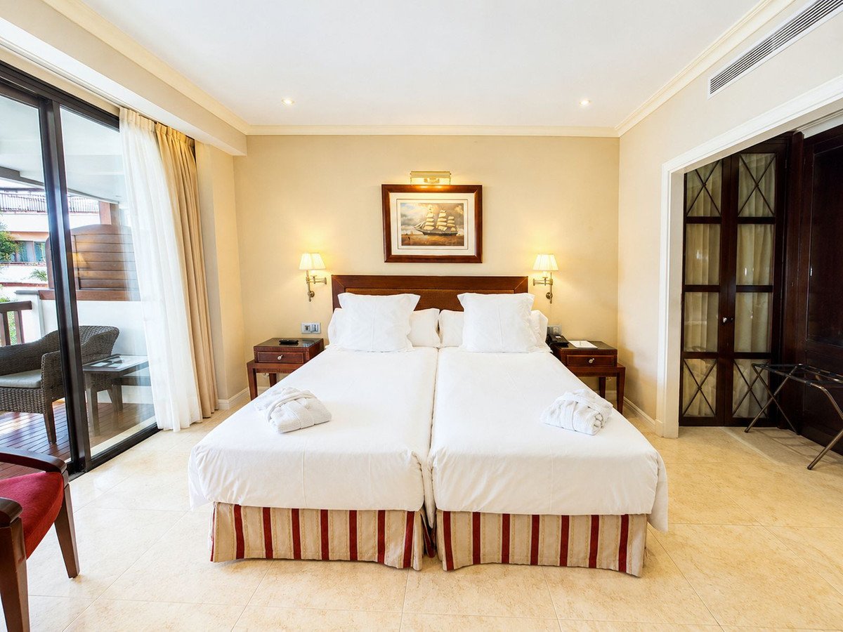 2 Bed Middle Floor Apartment in Puerto Banús