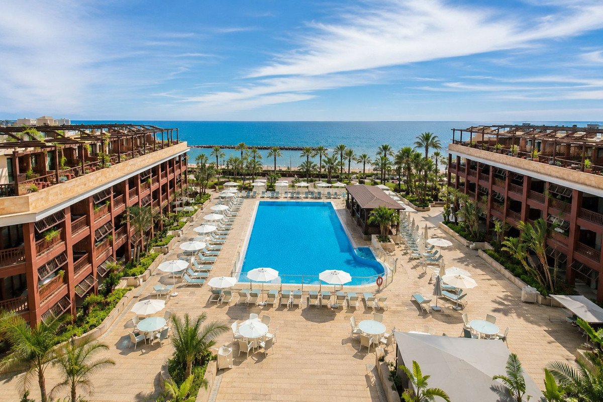 2 Bed Middle Floor Apartment in Puerto Banús