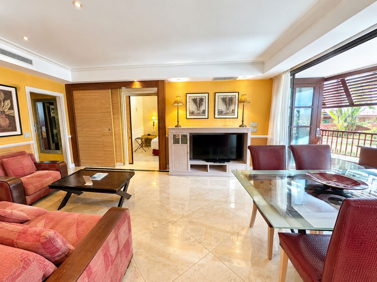 2 Bed Middle Floor Apartment in Puerto Banús