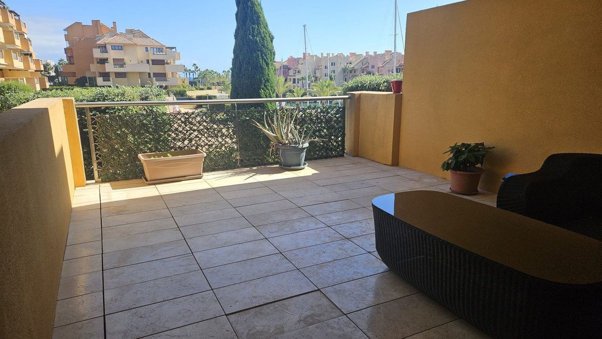 2 Bed Middle Floor Apartment in Sotogrande Marina