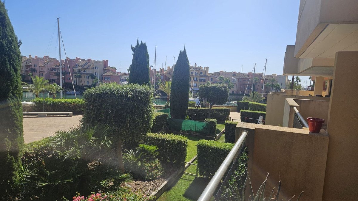 2 Bed Middle Floor Apartment in Sotogrande Marina