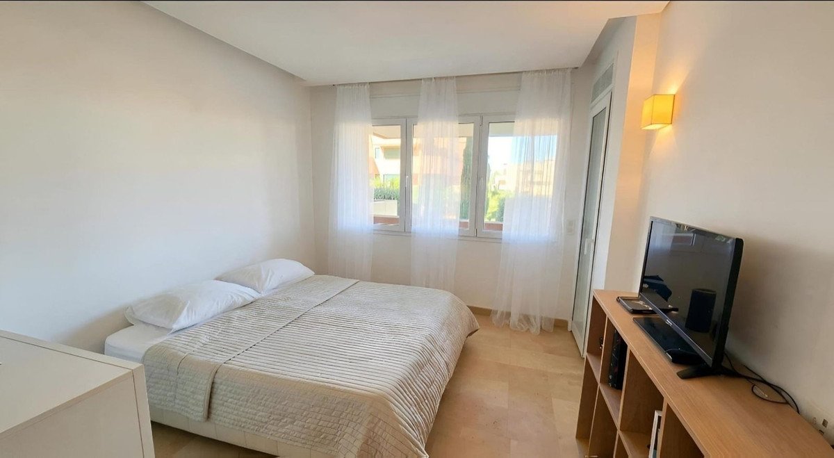 2 Bed Middle Floor Apartment in Sotogrande Marina