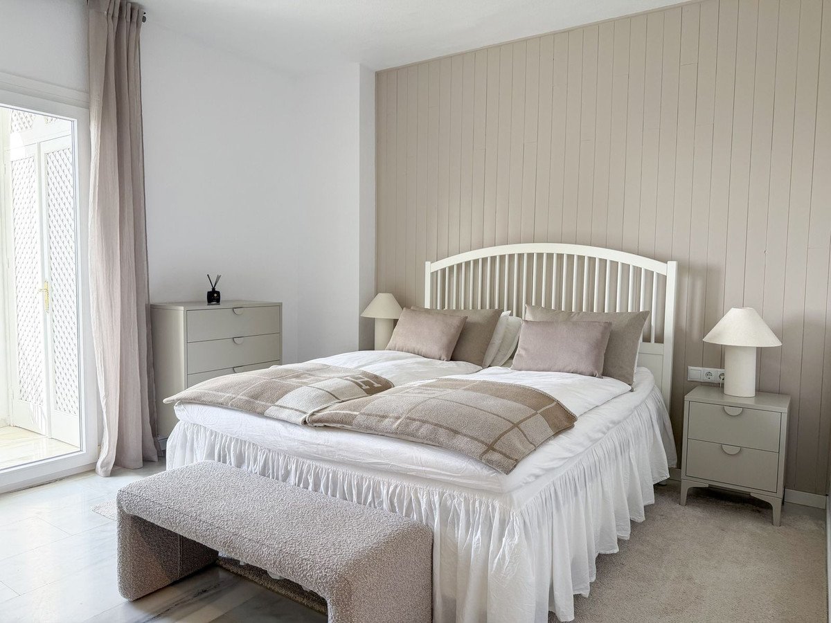 3 Bed Middle Floor Apartment in Cabopino