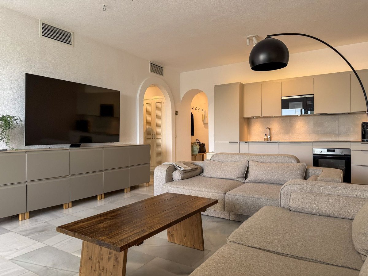 3 Bed Middle Floor Apartment in Cabopino