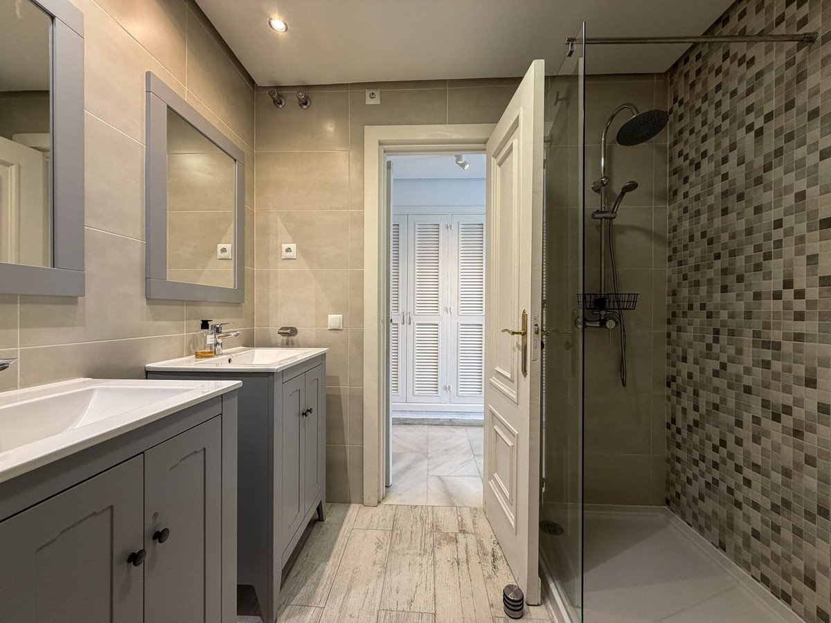 3 Bed Middle Floor Apartment in Cabopino