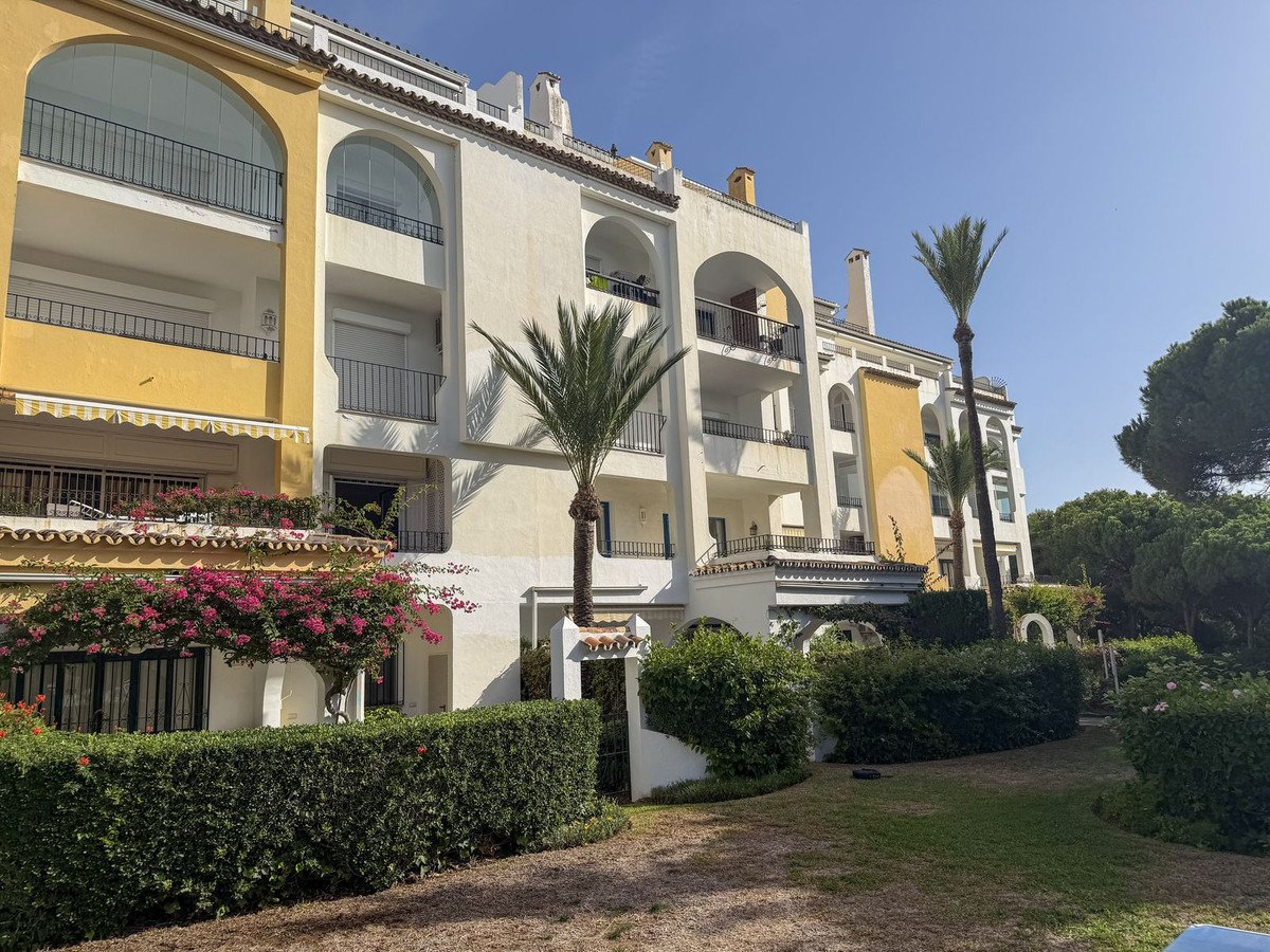 3 Bed Middle Floor Apartment in Cabopino