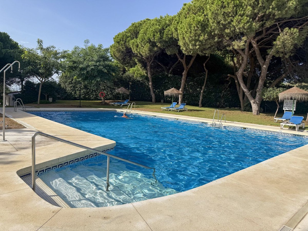 3 Bed Middle Floor Apartment in Cabopino