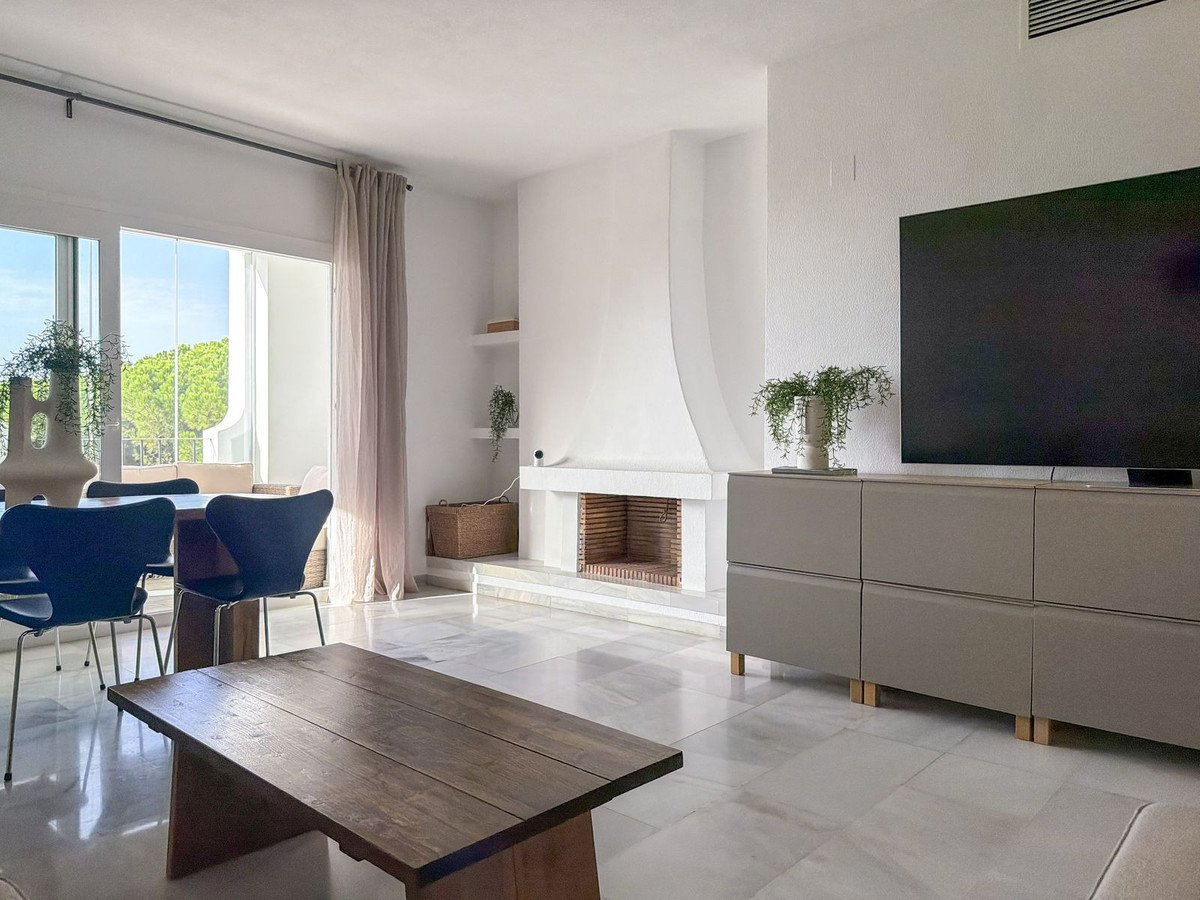3 Bed Middle Floor Apartment in Cabopino