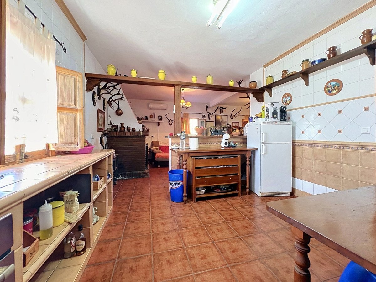 6 Bed Finca - Cortijo in Benamargosa