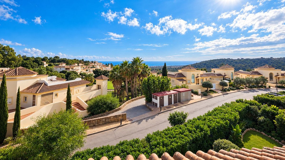 3 Bed Penthouse Duplex in San Roque Club