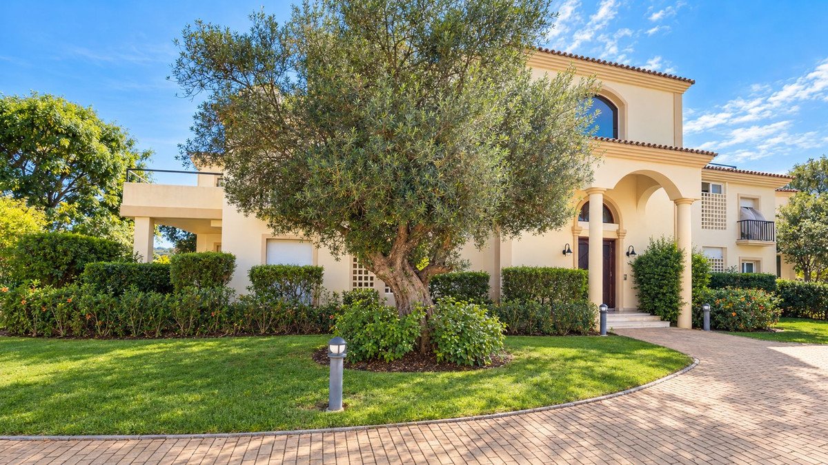 3 Bed Penthouse Duplex in San Roque Club