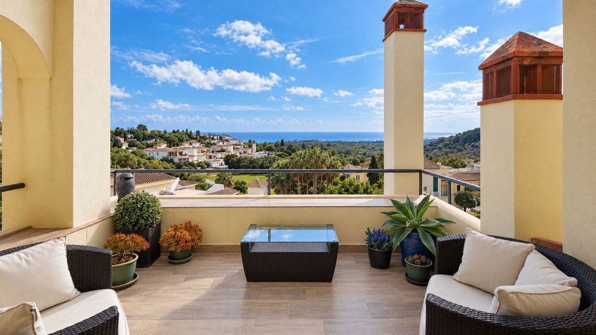 3 Bed Penthouse Duplex in San Roque Club