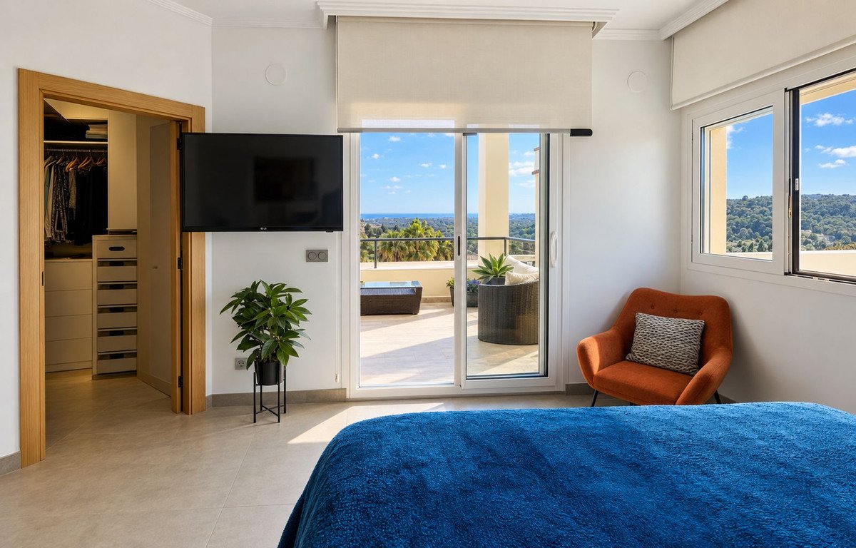 3 Bed Penthouse Duplex in San Roque Club