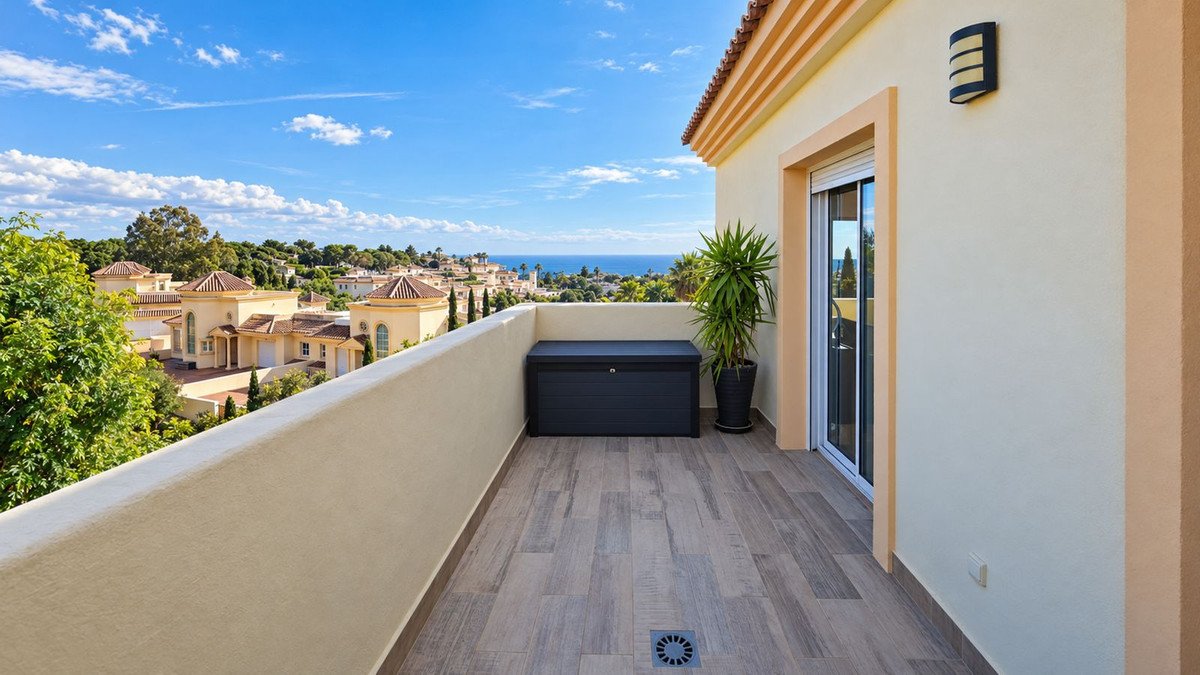 3 Bed Penthouse Duplex in San Roque Club