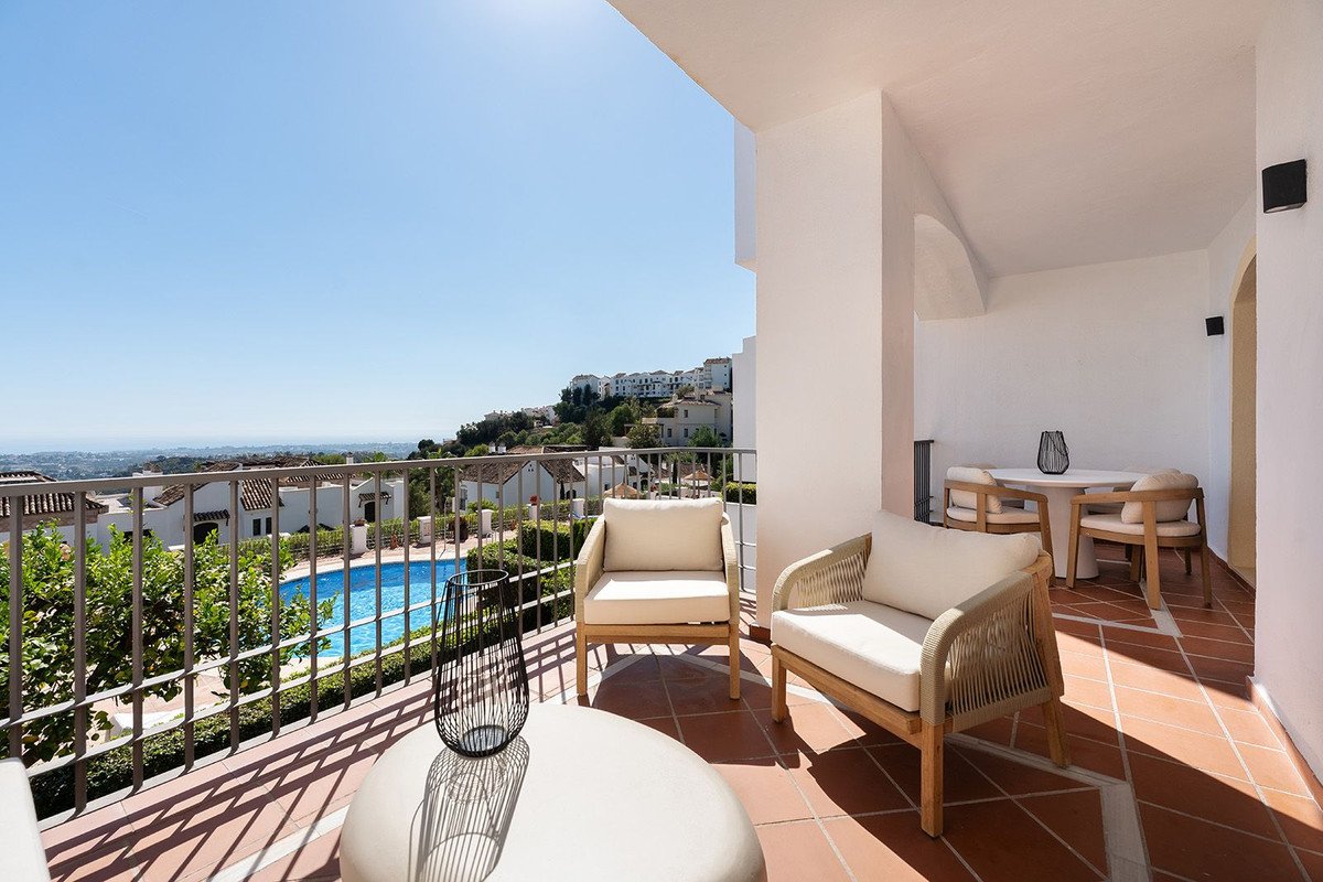 2 Bed Middle Floor Apartment in Los Arqueros