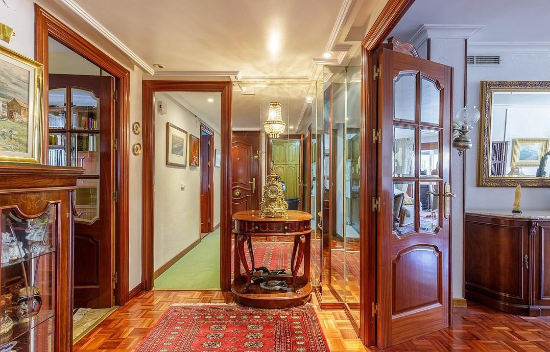 5 Bed Middle Floor Apartment in Pedregalejo