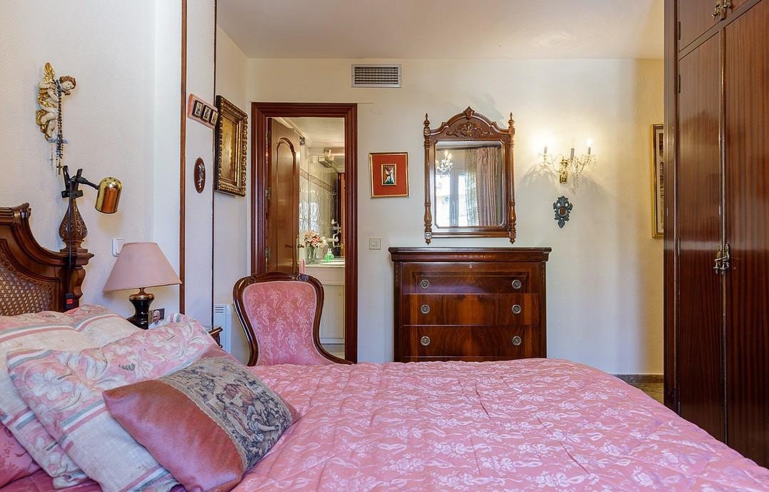 5 Bed Middle Floor Apartment in Pedregalejo