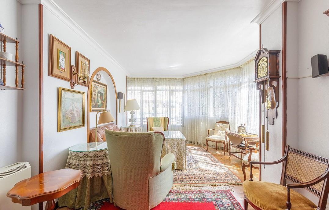 5 Bed Middle Floor Apartment in Pedregalejo