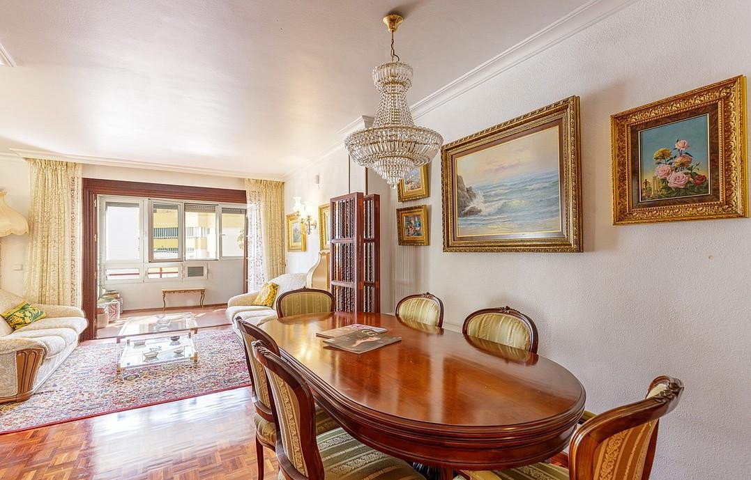 5 Bed Middle Floor Apartment in Pedregalejo