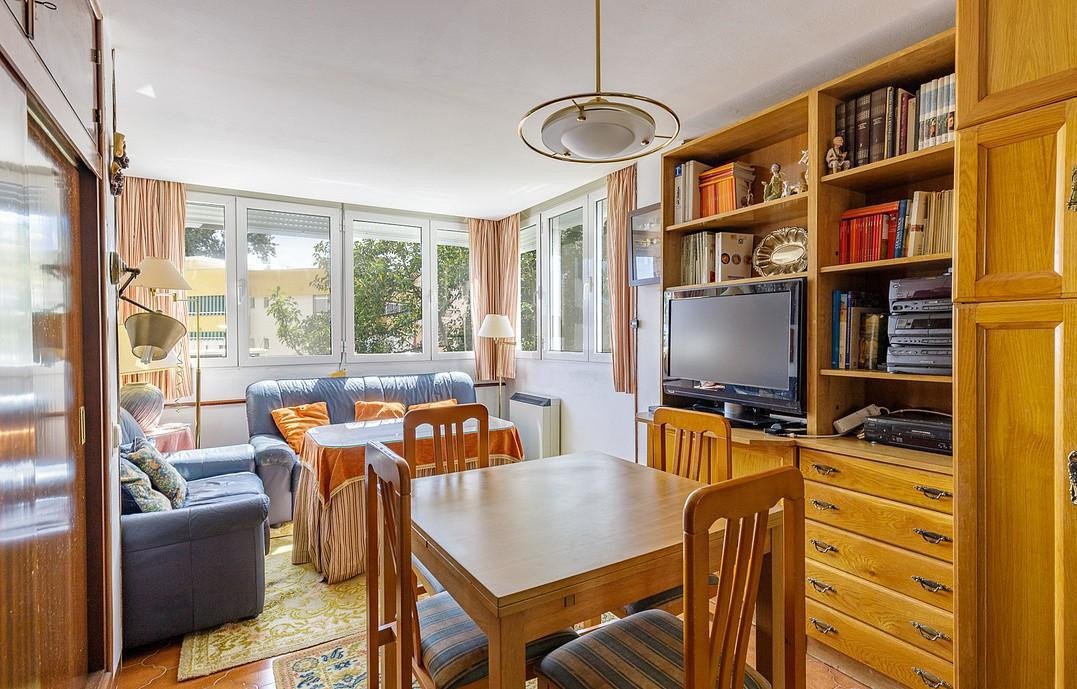 5 Bed Middle Floor Apartment in Pedregalejo