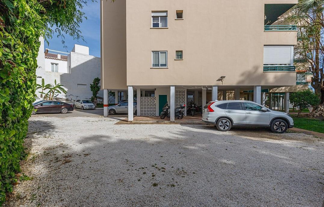 5 Bed Middle Floor Apartment in Pedregalejo