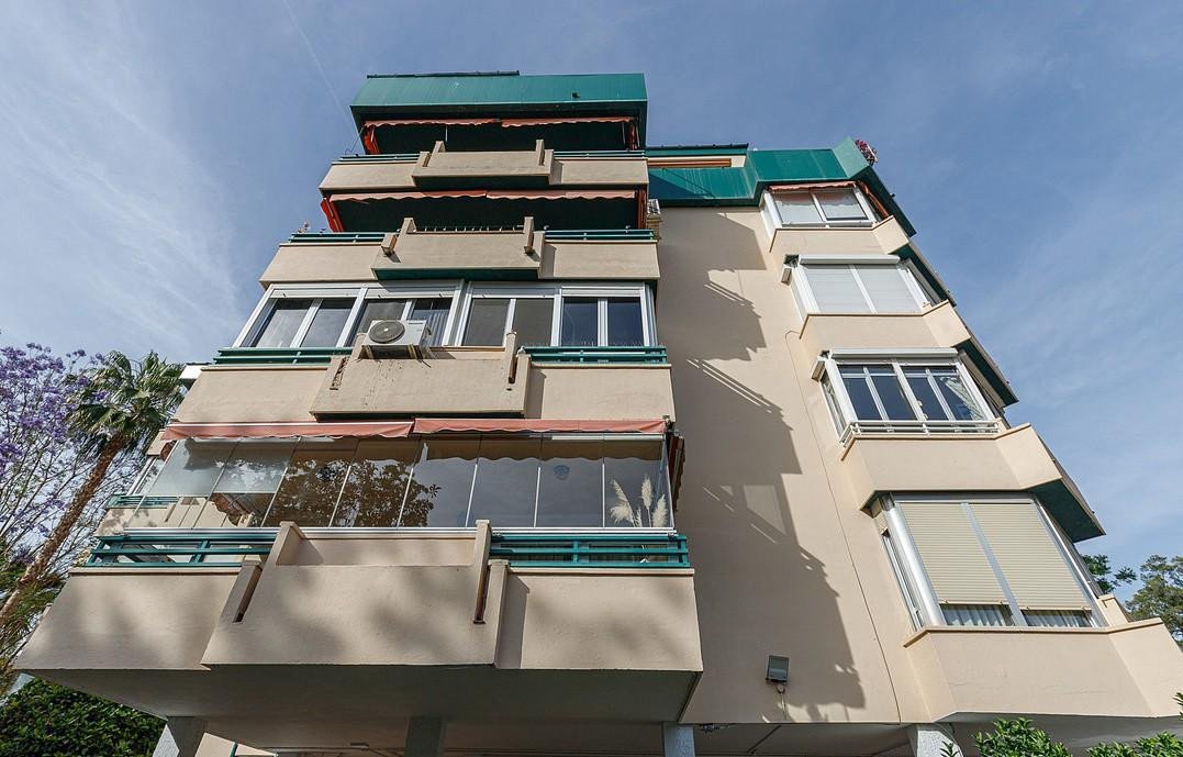 5 Bed Middle Floor Apartment in Pedregalejo