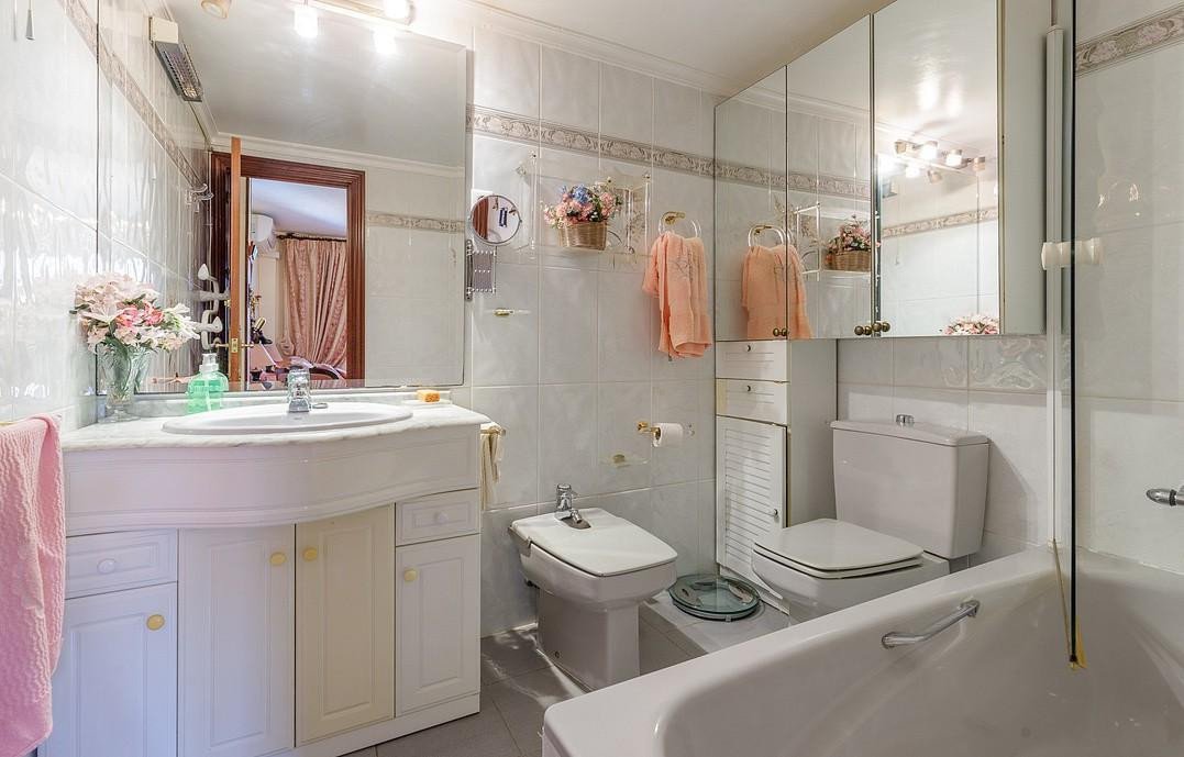 5 Bed Middle Floor Apartment in Pedregalejo