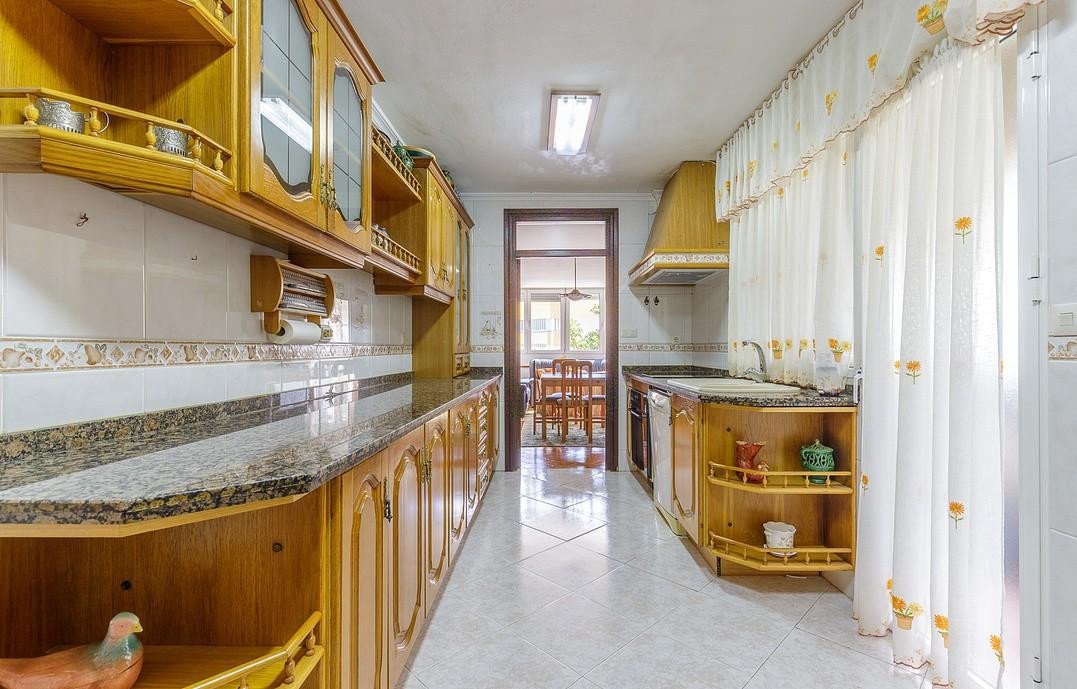 5 Bed Middle Floor Apartment in Pedregalejo