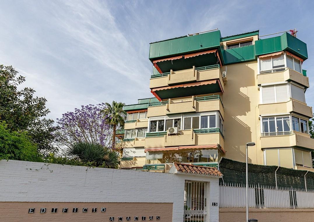 5 Bed Middle Floor Apartment in Pedregalejo