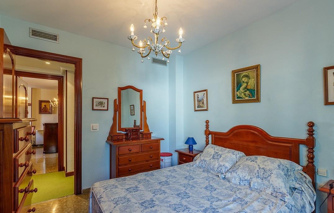 5 Bed Middle Floor Apartment in Pedregalejo