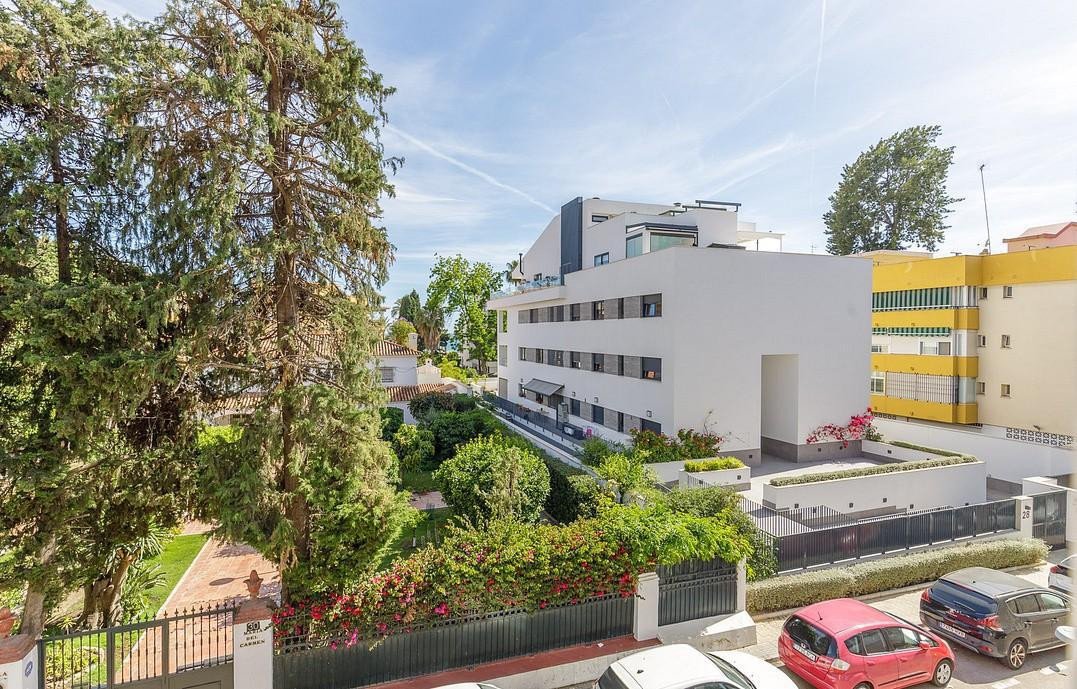 5 Bed Middle Floor Apartment in Pedregalejo