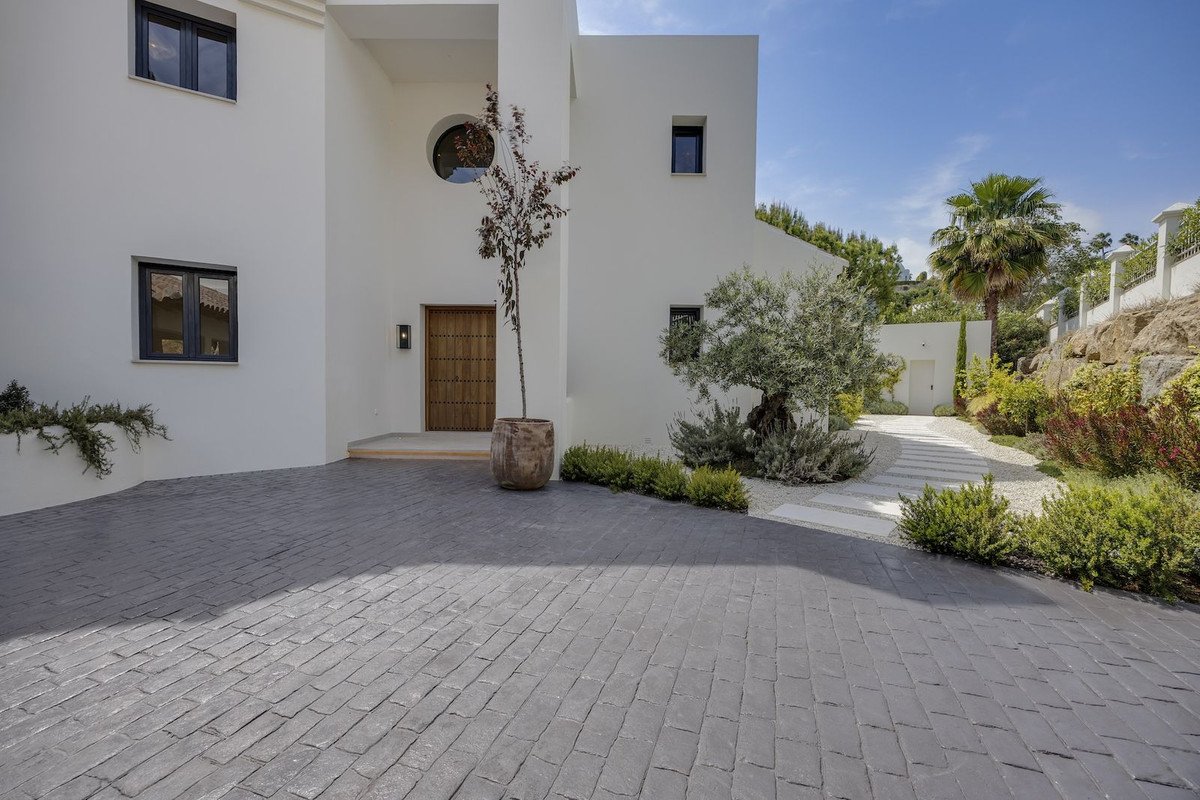 4 Bed Detached Villa in Atalaya
