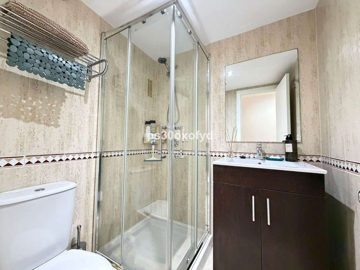 2 Bed Middle Floor Apartment in San Luis de Sabinillas
