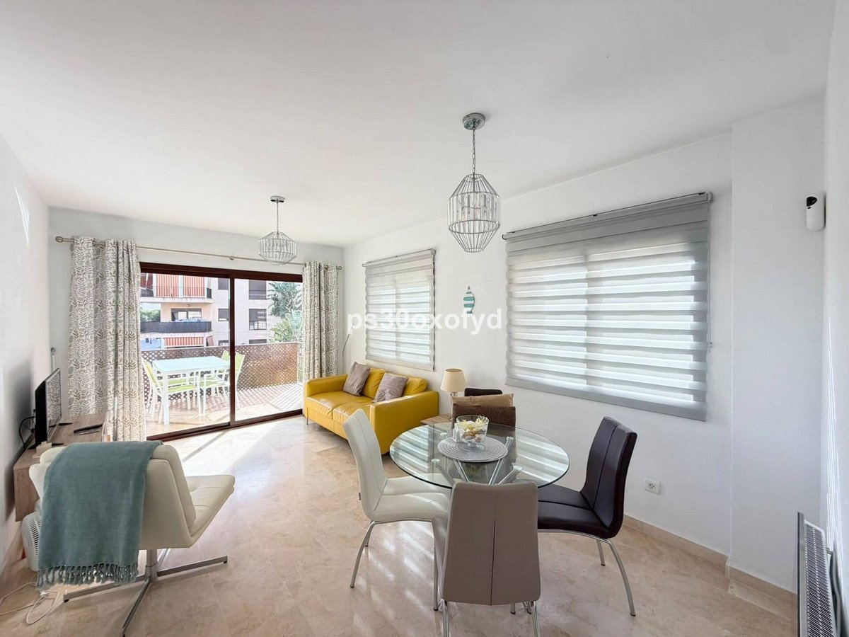 2 Bed Middle Floor Apartment in San Luis de Sabinillas