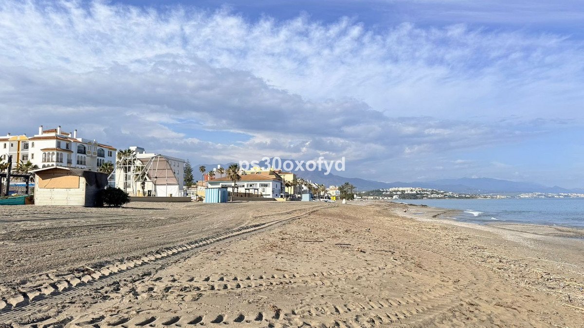 2 Bed Middle Floor Apartment in San Luis de Sabinillas