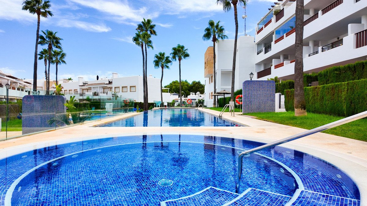 2 Bed Top Floor Apartment in Orihuela Costa