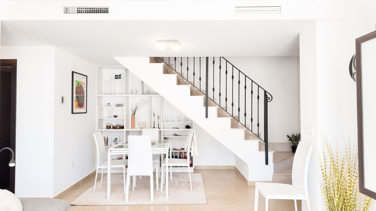 2 Bed Top Floor Apartment in Orihuela Costa
