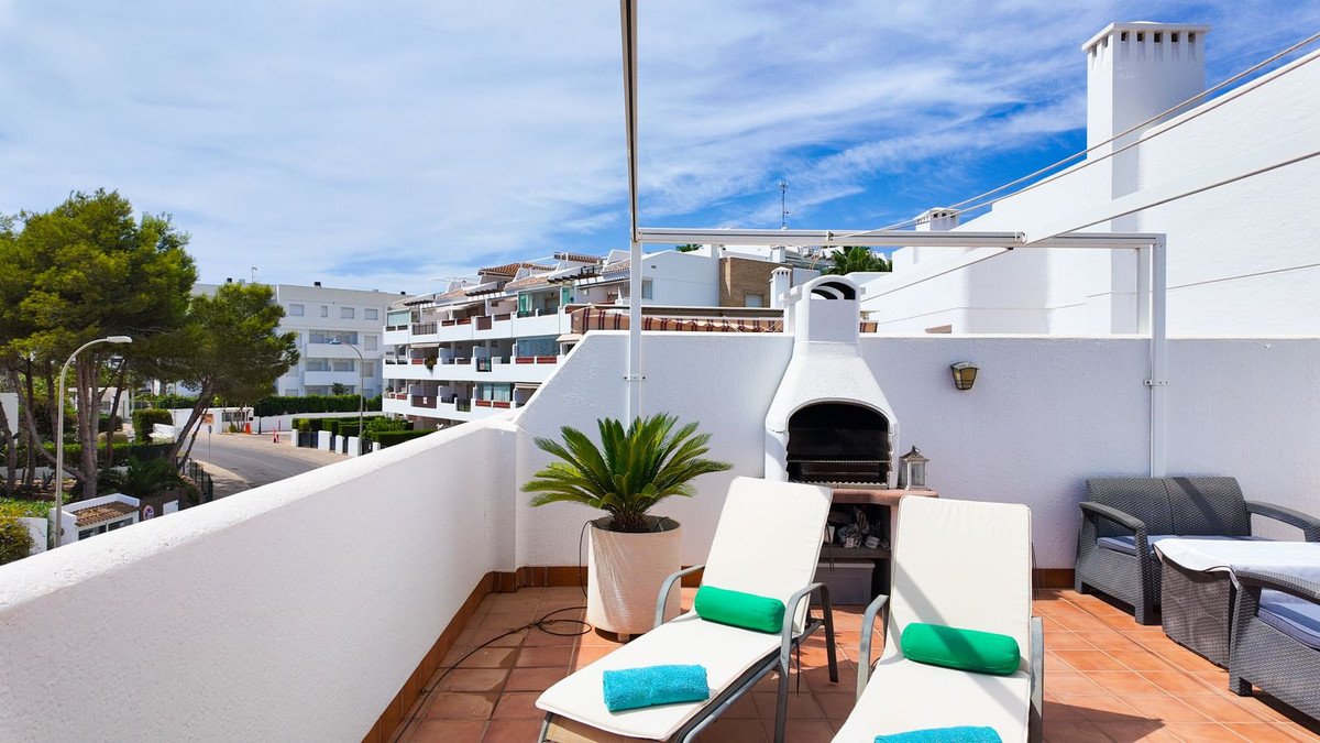 2 Bed Top Floor Apartment in Orihuela Costa